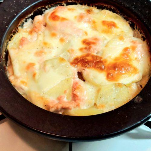 オリジナルの明太子グラタン、グラタン。ドゥ・フィノワの完成です。
チーズにおいしそうな焼き色が付きました。